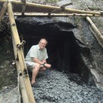 20150205-vers village Gori - tombe creusée à  même le roc