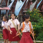 20150205-fillettes sorties de l'école à Lembang