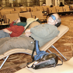 Repos en attendant notre vol vers Bruxelles