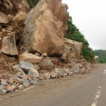 Éboulis sur la route vers Moni