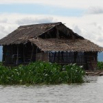 20150207-maison sur pilotis sur île flottante