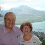 20150210- 13 Pascal et Raymonde face au volcan Batur